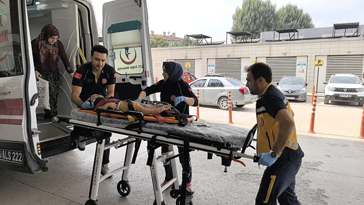Bursa'da 2. kattan düşen çocuk ağır yaralandı