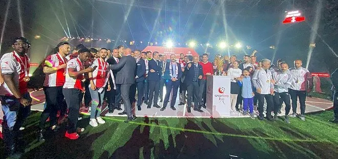 Süper Lig’e yükselen Samsunspor kupasını aldı