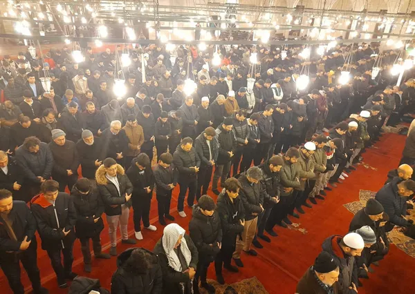Fatih Camisi'nde deprem ve sel felaketinde hayatını kaybedenler için dua edildi - 3