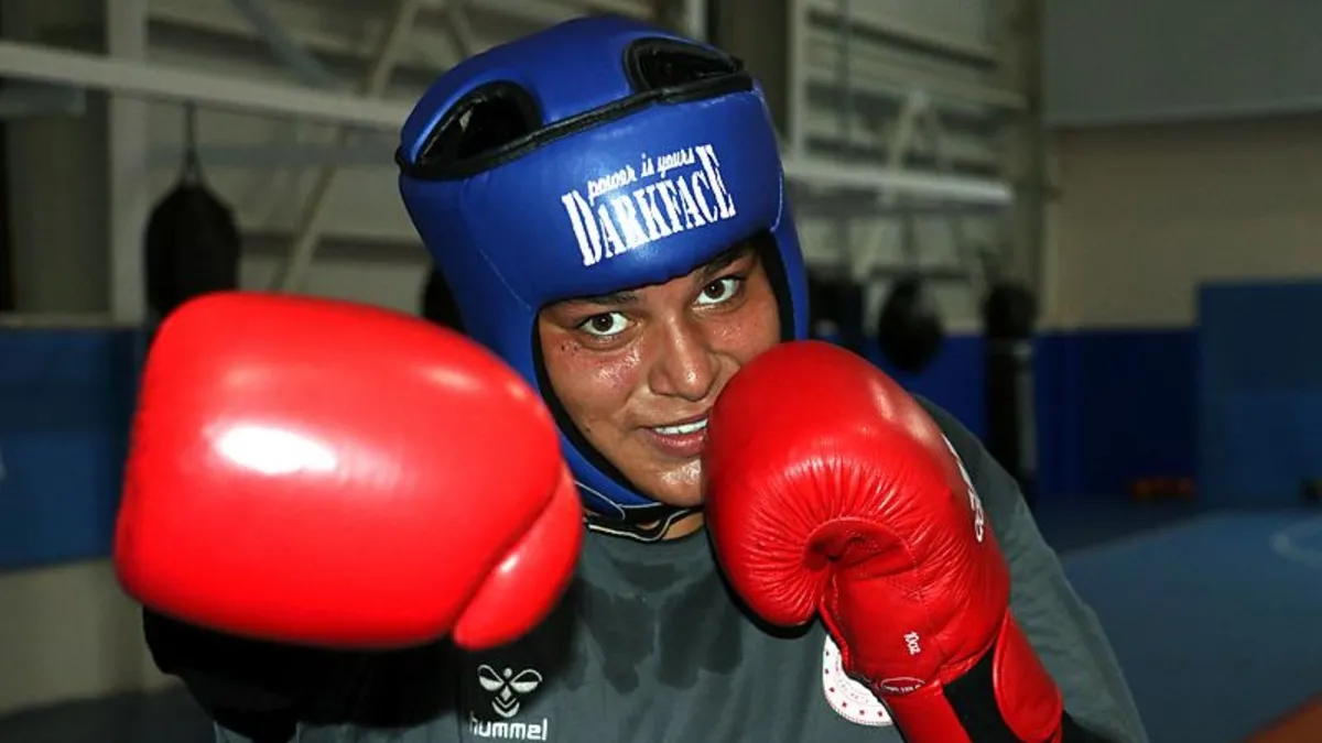 Milli boksör Havvanur Kethüda Karadağ'da altın madalya kazandı