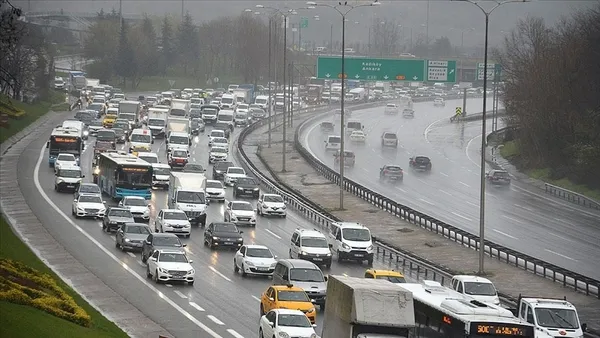 1679501464267.jpg İstanbul'da trafik kilitlendi! Sağanak yağış sonrası yoğunluk yüzde 90'ı buldu... İşte harita üzerinde alternatif güzergahlar - 4
