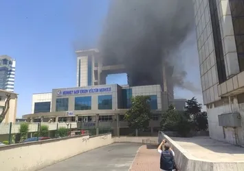 Son dakika: Bayrampaşa'da kültür merkezinde yangın