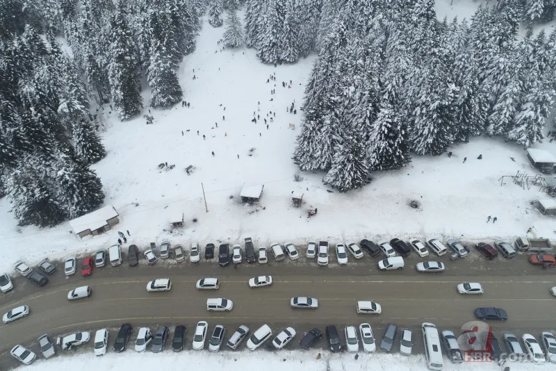 Uludağ tıklım tıklım! Metrelerce kuyruk oluştu 24