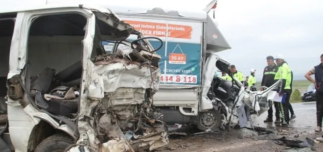 Konya’da feci kaza! İşçileri taşıyan minibüsle kamyonet çarpıştı: Ölü ve yaralılar var
