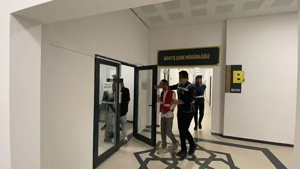 kocaelide-2-milyonluk-soygun-cep-telefonlarini-boyle-caldilar-1664371592594.jpg Kocaeli’de 2 milyonluk soygun! Cep telefonlarını böyle çaldılar - 3