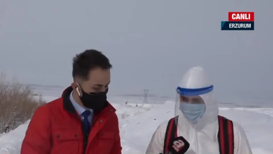 Karlı yolları aşarak aşı yapıyorlar