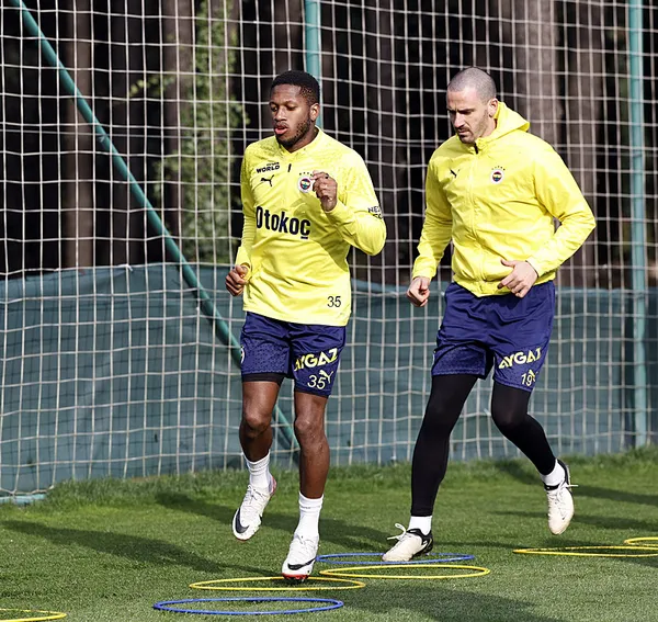 fenerbahce-gunu-cift-antrenmanla-tamamladi-1711297612334.jpg Fenerbahçe günü çift antrenmanla tamamladı - 1