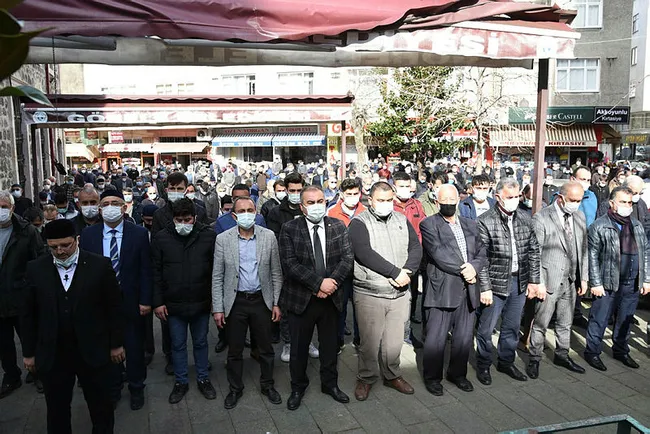 Giresun'da baba ve iki oğlu 24 gün içinde koronavirüsten öldü - 1