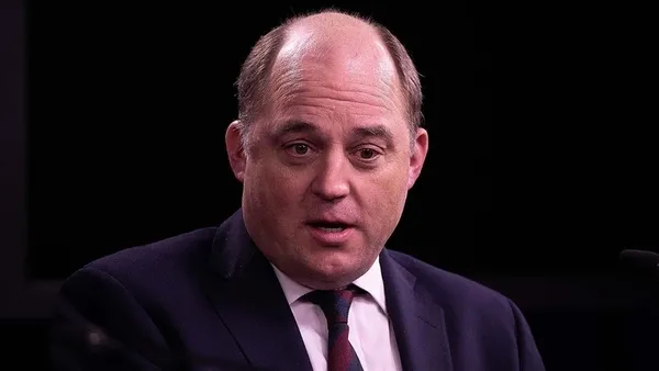 İngiltere’de büyük şok! Savunma Bakanı Wallace istifa etti