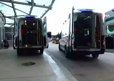 Otomobil kanala düştü: 3 yaralı