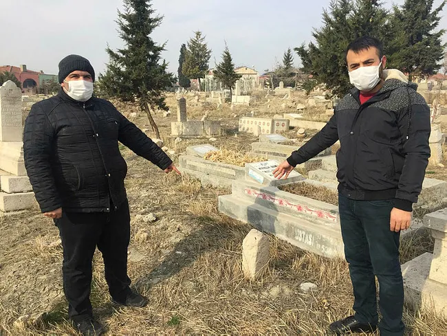 Malatya'da esnafın ağzını açık bırakan olay! Mezar başında keman çaldırdı - 4