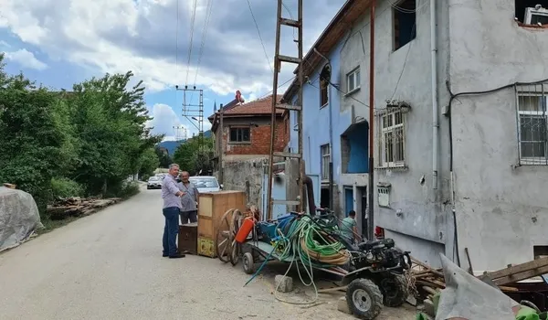 karabukte-sel-afeti-ardindan-yikim-karari-verilen-evler-tahliye-edilmeye-baslandi-1657551134521.jpg Karabük’te sel afeti ardından yıkım kararı verilen evler tahliye edilmeye başlandı - 4