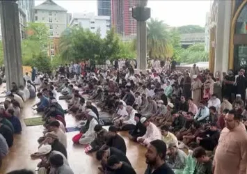 Tayland'da bayram namazına yoğun katılım