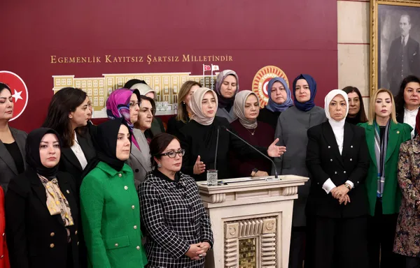 Son dakika: Başörtüsü için Anayasa teklifi Meclis’te! AK Parti Grup Başkanvekili Özlem Zengin’den önemli açıklamalar