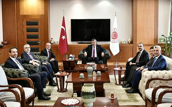 ekonomi-ve-istisare-toplantisi-sona-erdi-cumhurbaskani-yardimcisi-cevdet-yilmazdan-vergi-reformu-mesaji-1691502595646.jpg Ekonomi ve İstişare Toplantısı sona erdi! Cumhurbaşkanı Yardımcısı Cevdet Yılmaz'dan vergi reformu mesajı - 1