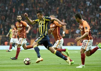 Van Persie cezalı duruma düştü