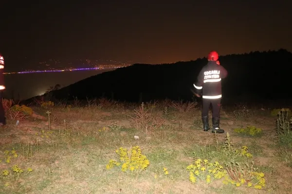 kocaelinde-helikopter-dustu-ihbari-asilsiz-cikti-1653942468538.jpg Kocaeli’nde "Helikopter düştü" ihbarı asılsız çıktı! - 5
