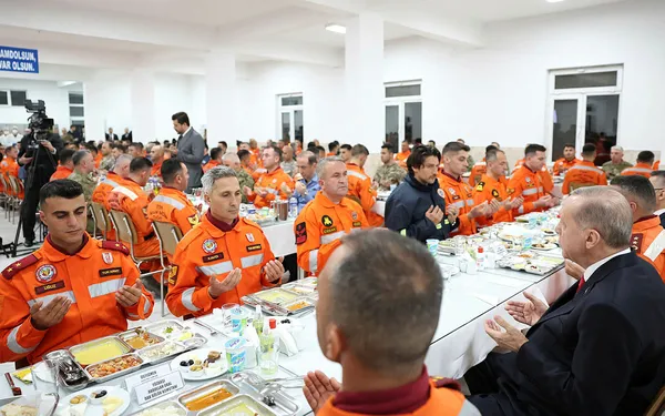Askerlerle iftar programında Başkan Erdoğan’dan kritik açıklamalar: Savunmada çeşitli projelerle milletimizin huzuruna çıkacağız