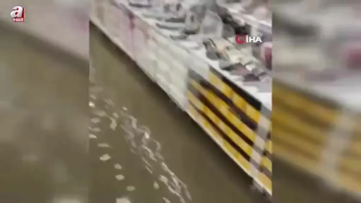 İzmir’de sağanak yağış etkili oldu