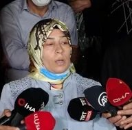 Evlatları için gece nöbetindeler