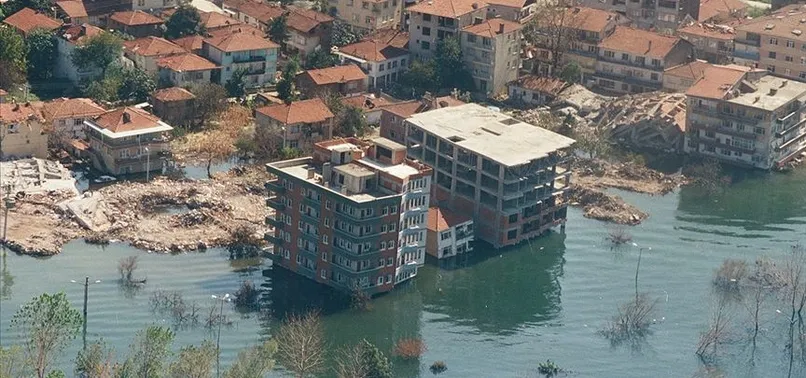 İki başhekim Türkiye'nin 1999 depreminde yaşadıklarını anlattı! Devlet yoktu ilaçları baba parasıyla aldık