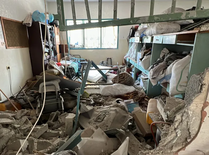 Katil İsrail kana doymuyor! Sahra hastanesine bomba yağdırdı