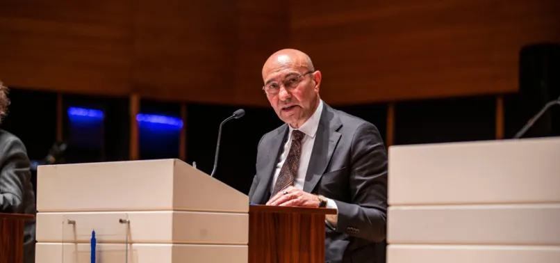 CHP'li Tunç Soyer'in zam yağmuru devam ediyor! İzmir'de okul servis ücretlerine yüzde 34 zam!