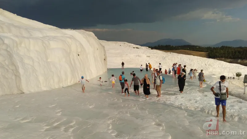 Pamukkale'de utandıran görüntüler! Ziyaretçiler tepki gösterdi 6
