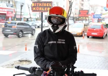 Trafikte onu görenler dönüp bir daha baktı! Uzun uzun korna çaldılar