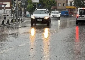Yurt genelinde sıcaklıklar düşüyor! İstanbul güne sağanakla uyandı | Yağışlar devam edecek mi? İşte detaylar...