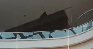 Alışveriş merkezinin tavanı çöktü