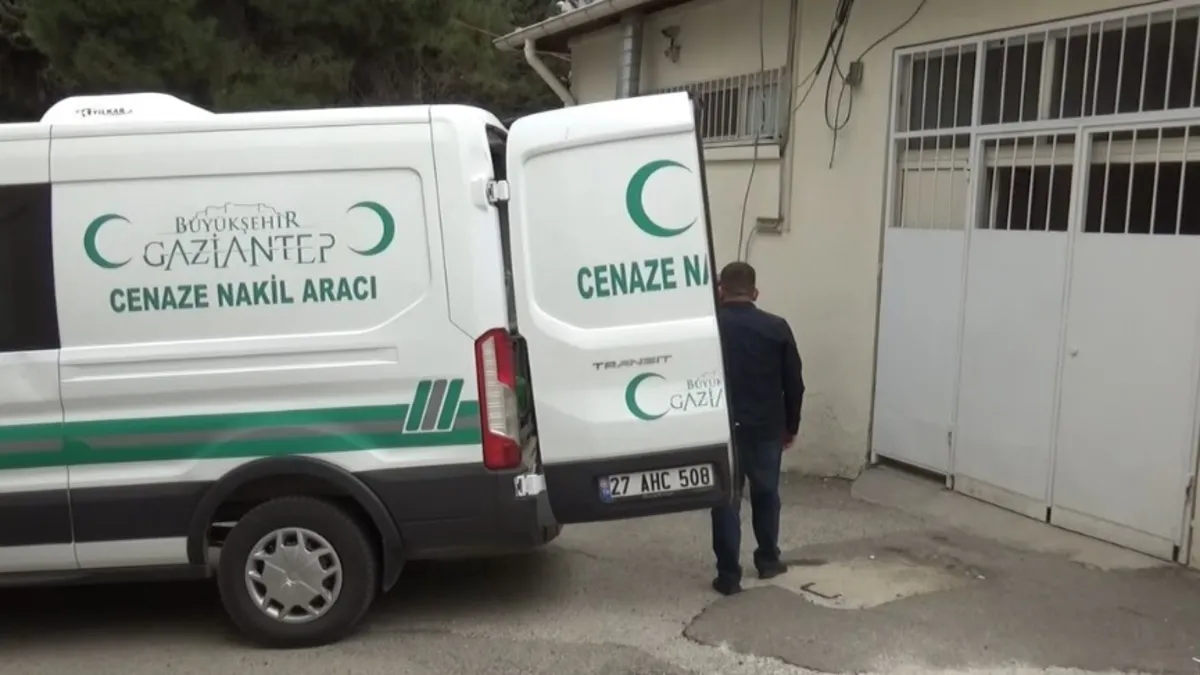 1 buçuk yaşındaki Yezen komşusunun arabasının altında can verdi!