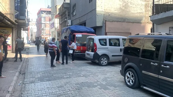 adanada-kan-donduran-olay-19-yasindaki-genci-yolda-yururken-vurup-oldurduler-1663333475220.jpg Adana’da kan donduran olay! 19 yaşındaki genci yolda yürürken vurup öldürdüler - 2