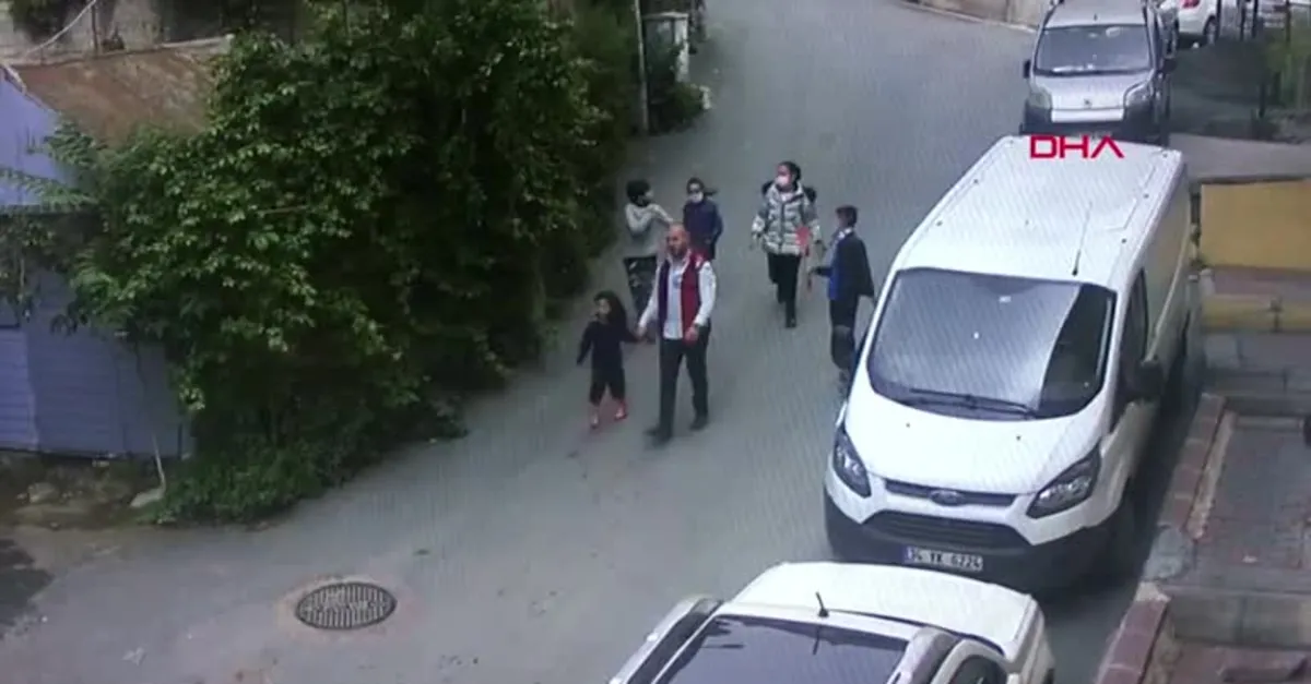 Son dakika: İstanbul Beyoğlu'nda freni patlayan otomobil önüne geleni biçti! Mucize kurtuluş kamerada |Video