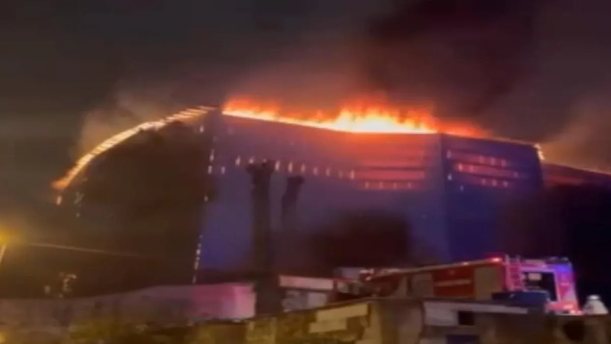 Üsküdar'da ahşap köşkte yangın! Çok sayıda ekip sevk edildi