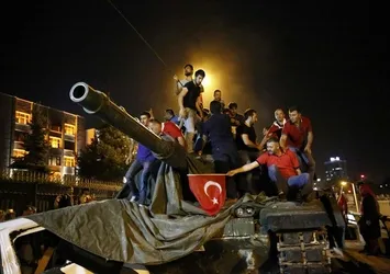 “İkinci darbe uyarısı”na farklı yorum