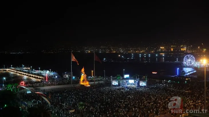 Mustafa Ceceli ve Haluk Levent’in konserine binlerce kişi katıldı