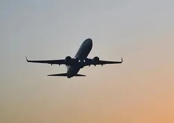Pilot hatası gökyüzünde alarma neden oldu