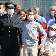 Giresun şehidine anlamlı veda! Babasını asker selamı ile uğurladı