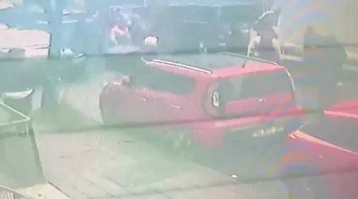 besiktasta-park-yeri-kavgasi-kanli-bitti-dehset-anlari-kamerada-1771018181739.jpg Fotoğraf (DHA)