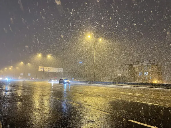 son-dakika-istanbulda-sabah-saatlerinde-yagan-kar-saskina-ugratti-kar-yagisi-devam-edecek-mi-meteorolojiden-fl-1647837510937.jpg SON DAKİKA! İstanbul'da sabah saatlerinde yağan kar şaşkına uğrattı! Kar yağışı devam edecek mi? Meteoroloji'den flaş uyarı geldi - 9