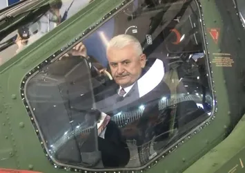 Başbakan Yıldırım ilk Milli helikopter "Atak"ın pilot koltuğunda