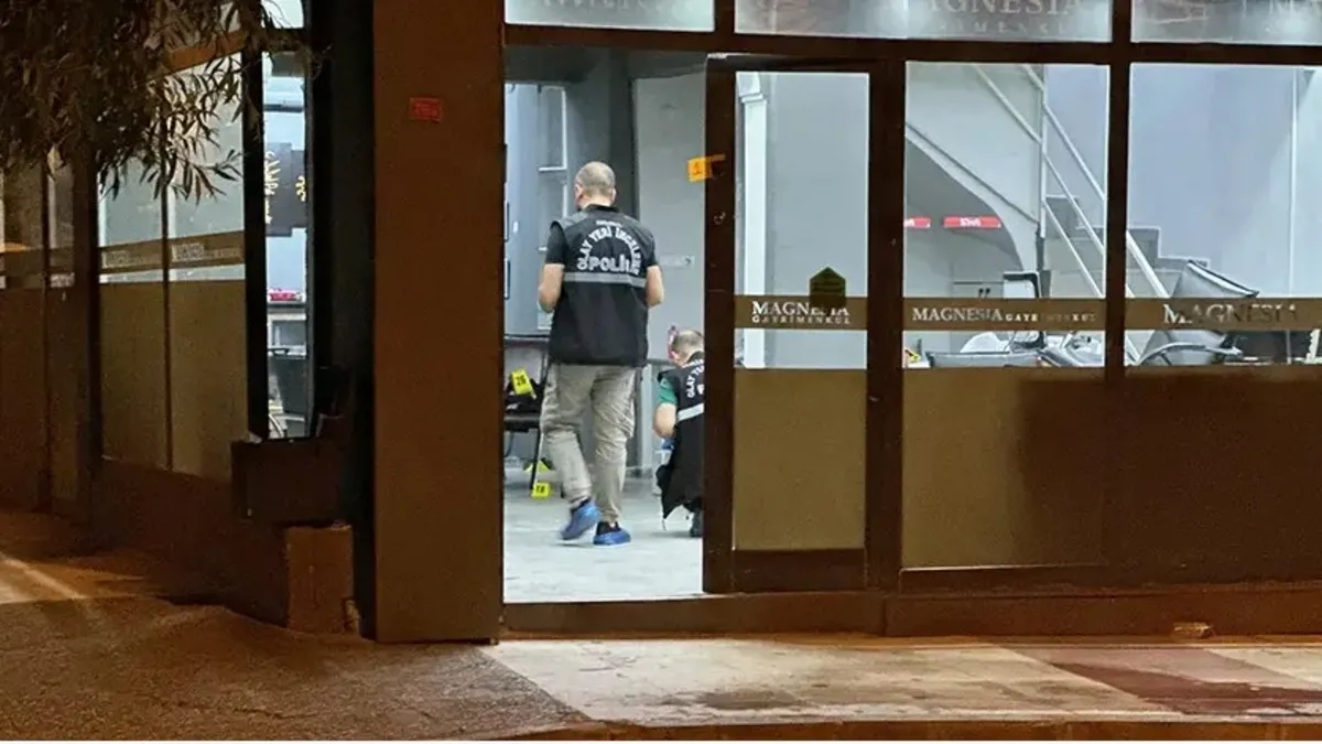 Emlak ofisinde iki grup arasında silahlı kavga: 1 ölü 3 yaralı