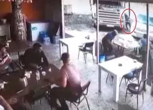 Son dakika: Tunceli'de dehşet anları kamerada! Freni boşalan TIR lokantaya girdi