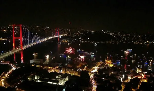 turkiye-2022ye-merhaba-dedi-yeni-yildan-ilk-goruntuler-1640988080642.jpg Türkiye 2022'ye ''merhaba'' dedi | Yeni yıldan ilk görüntüler - 1