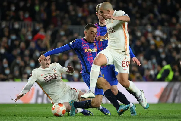 Feghouli Barcelona karşısında neden yok? Galatasaray Teknik Direktörü Torrent açıkladı