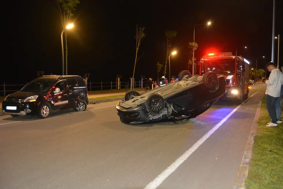 Ordu’da alkollü sürücü park halindeki araca çarptı: 2 yaralı - 4