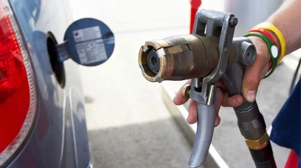 LPG ve motorine bu gece yarısından itibaren indirim! Motorin ve LPG fiyatları... İstanbul ve Ankara’da akaryakıt fiyatları