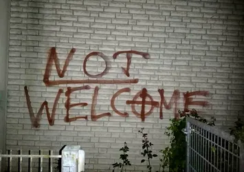 Almanya'da camiye gamalı haçlı saldırı