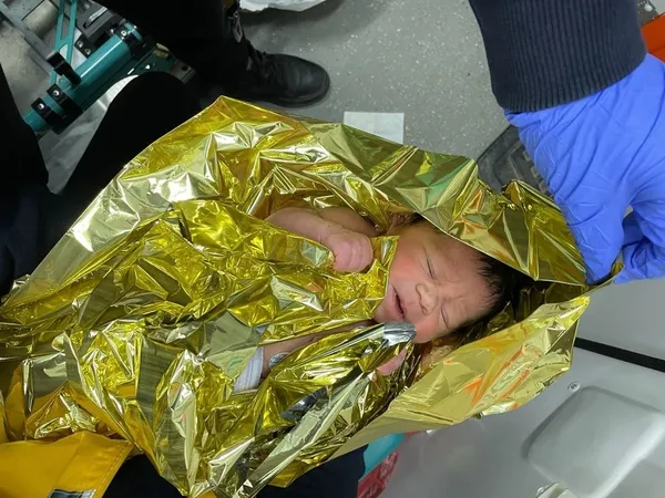 Bir bebek hikayesi daha! Azra bebek donmak üzereyken bulundu - 1
